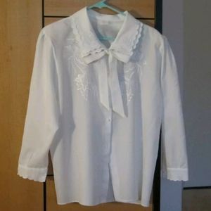 Vintage pussybow embroidered collar blouse